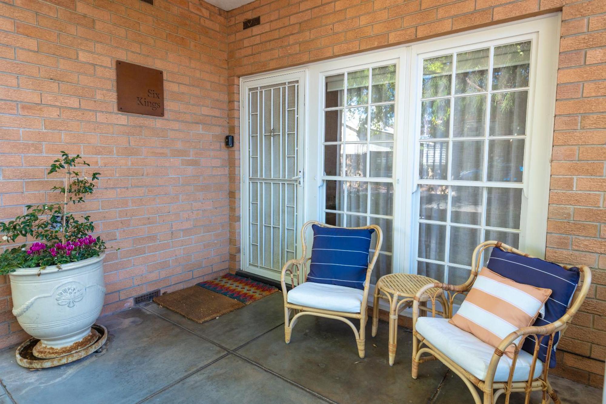 Six Kings - The Very Best Location Adelaide Exterior photo
